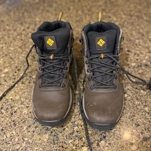 Mens Columbia leather boots size 11
